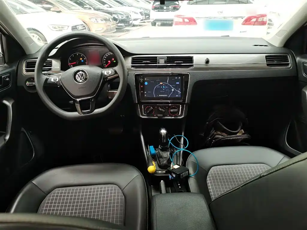 VOLKSWAGEN SANTANA