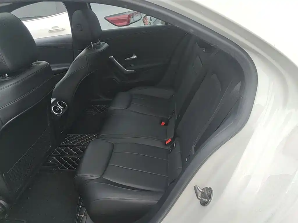 Mercedes-Benz A-Class 2020 Facelift A 200 L Sport Sedan Dynamic фото 17
