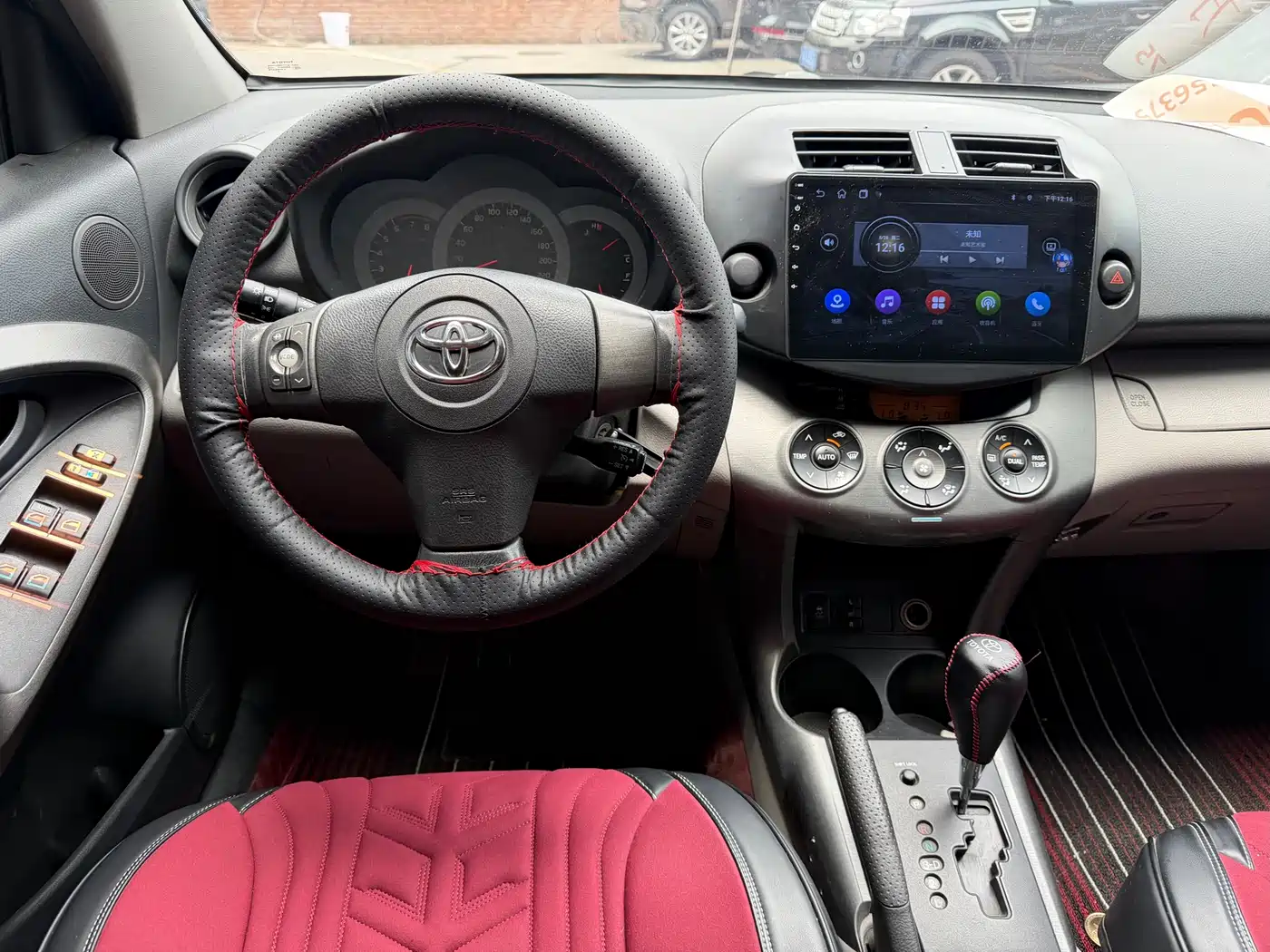 Toyota RAV4 Rongfang 2011 2.0L Automatic Luxury Edition фото 8