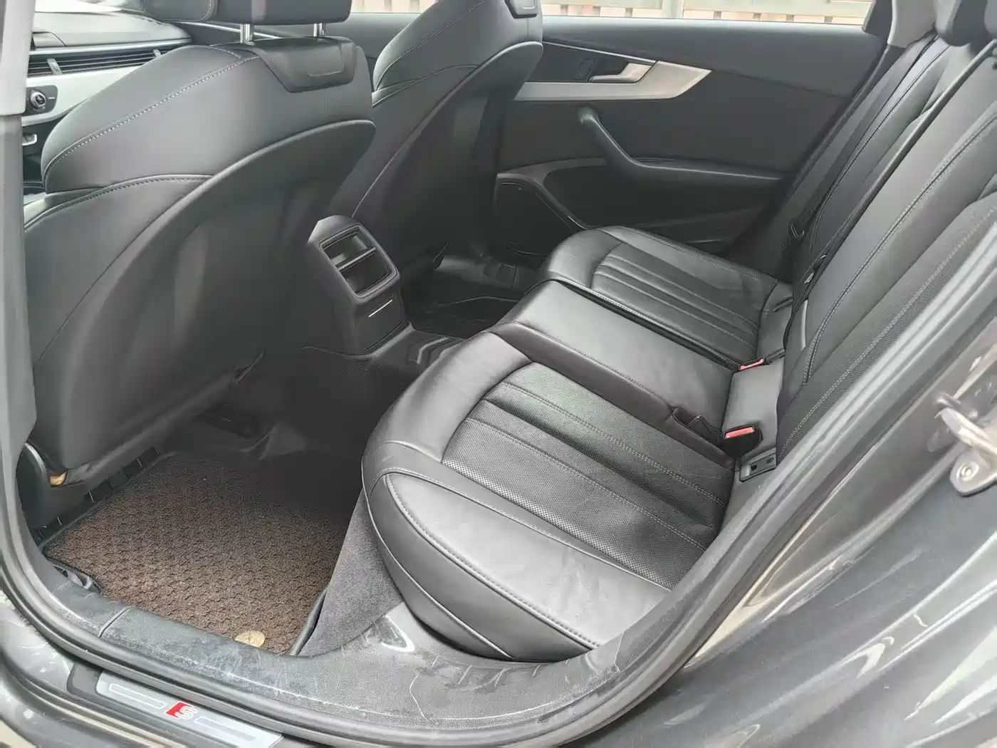Audi A4L 2020 40 TFSI Fashion Dynamic Edition фото 9