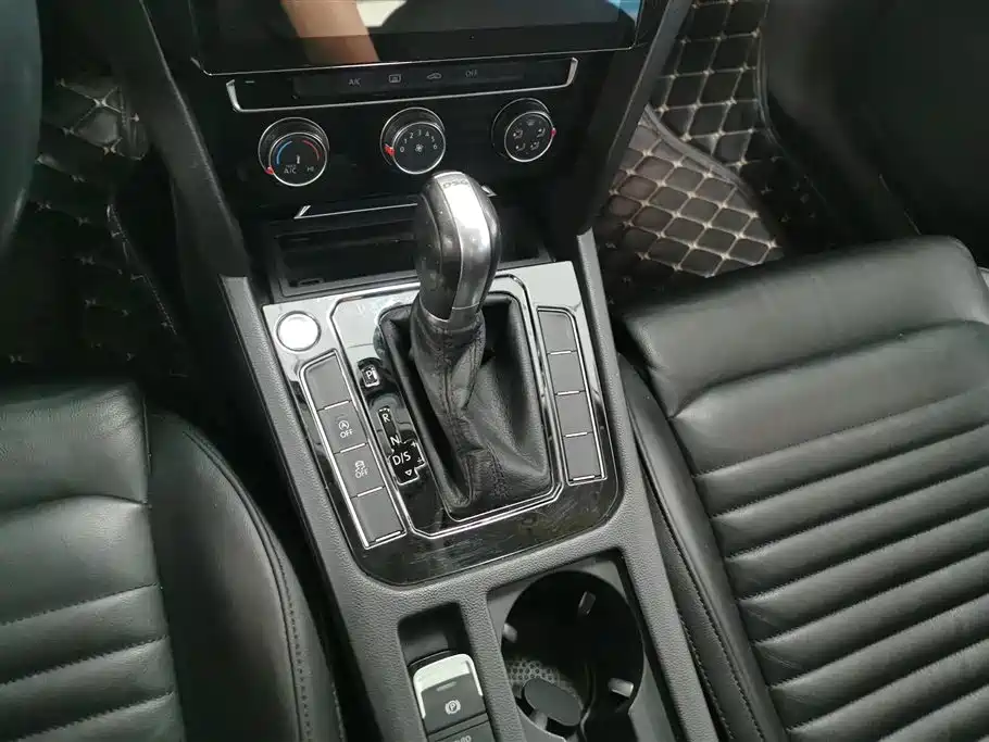 Volkswagen Magotan 2017 330TSI DSG Luxury фото 16