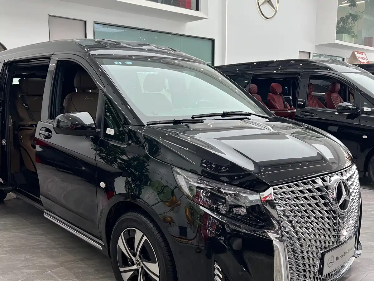 Mercedes-Benz Vito 2024 2.0T Business 7-Seater фото 3