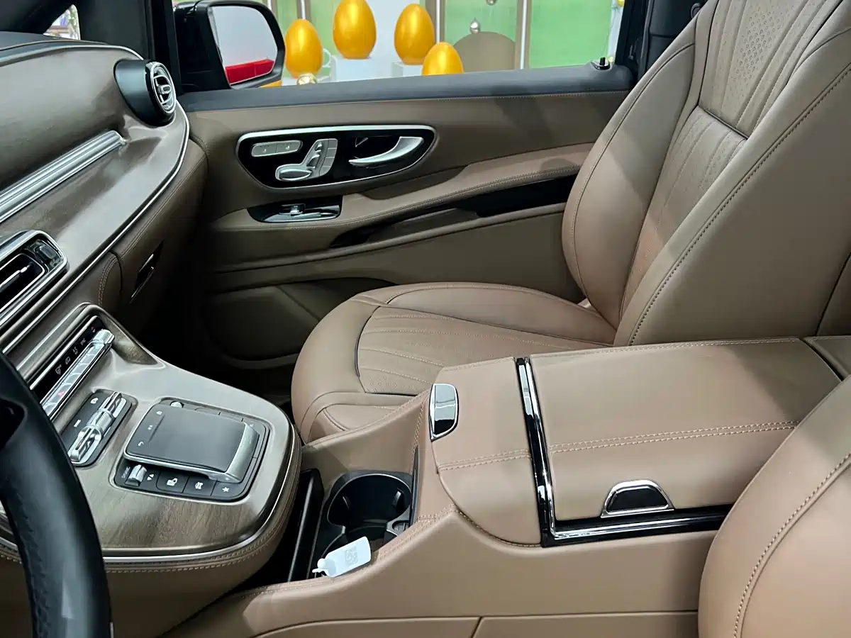 Mercedes-Benz Vito 2024 2.0T Business 7-Seater фото 11