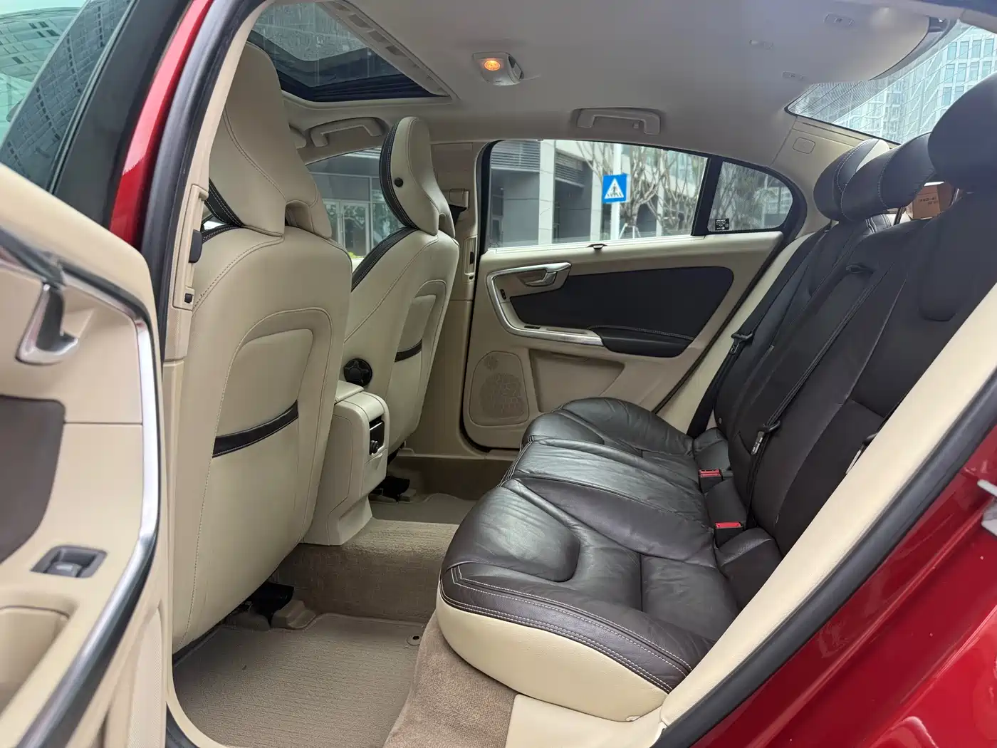 Фото 10 - Volvo S60