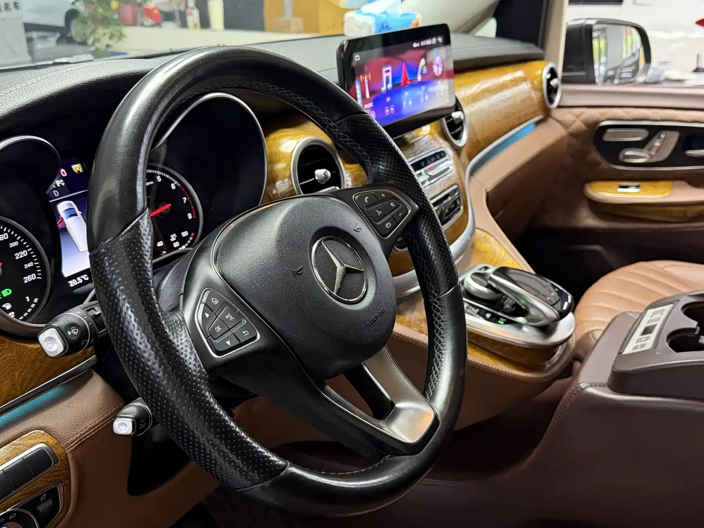 Mercedes-Benz V-Class 2018 V 260 L Premium Long Wheelbase Edition China VI фото 7