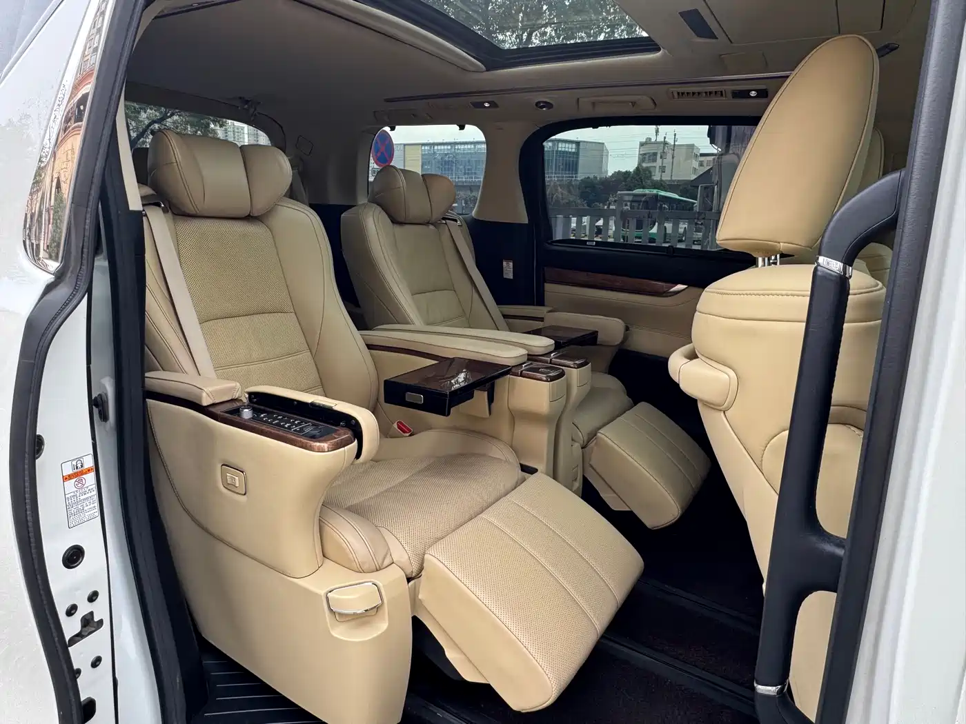 Toyota Alphard 2018 3.5L Premium фото 9