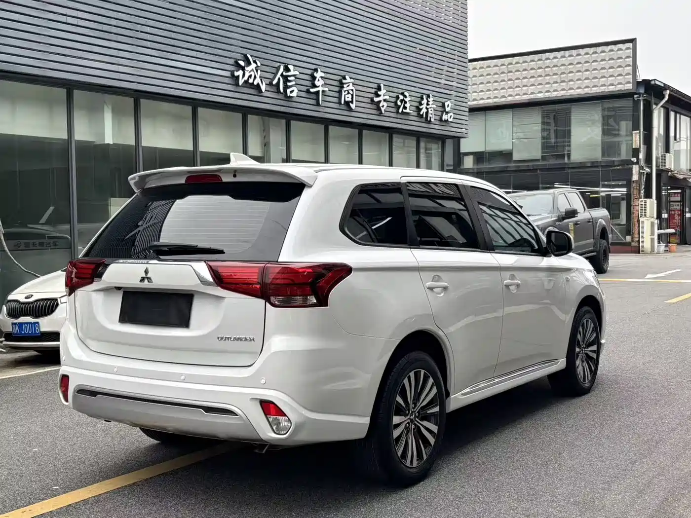 MITSUBISHI OUTLANDER