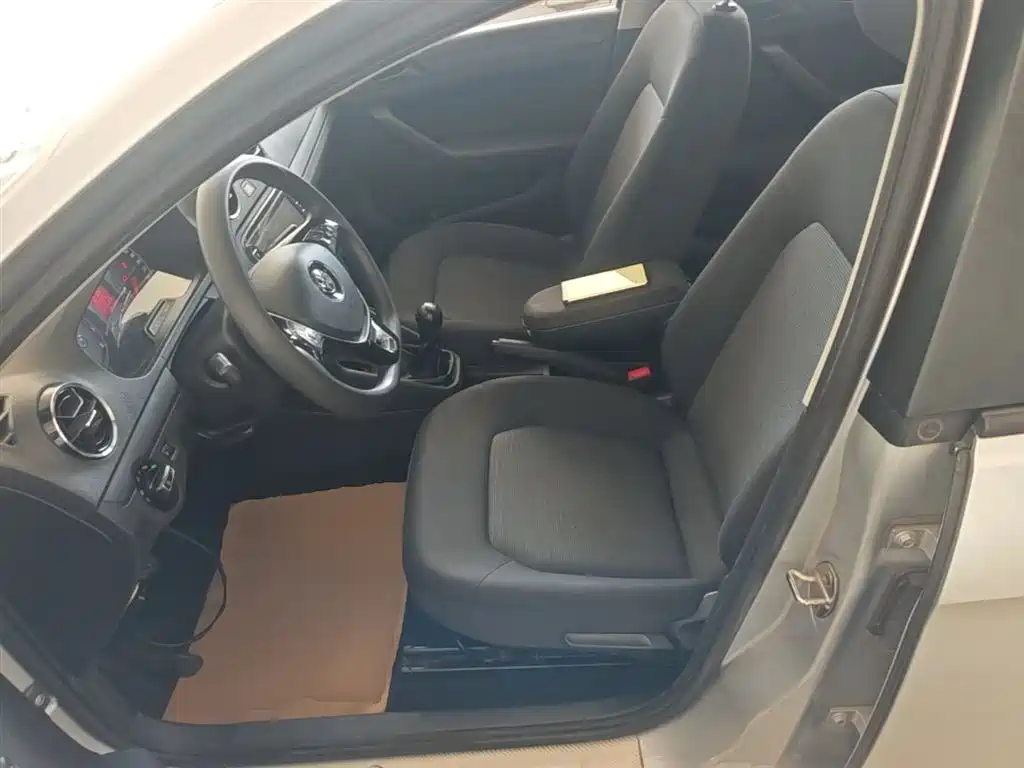 Volkswagen Jetta 2019 Dream Edition 1.5L Manual Fashion фото 15
