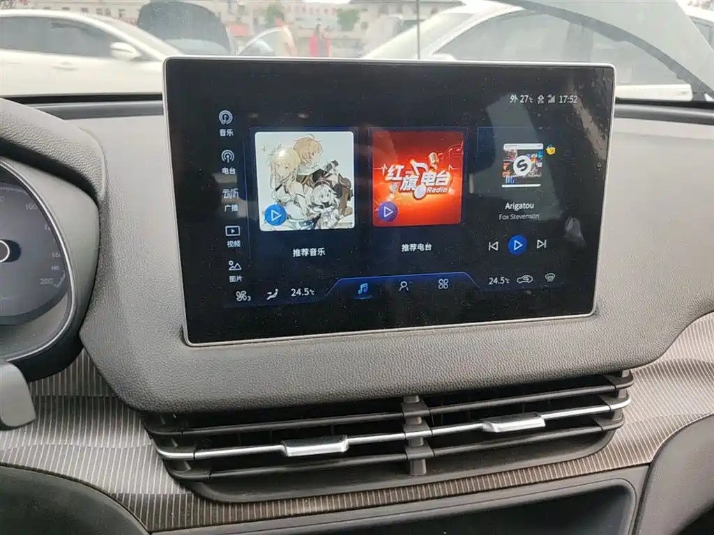 Hongqi E-QM5 2021 Charging Flag Joy Edition фото 13