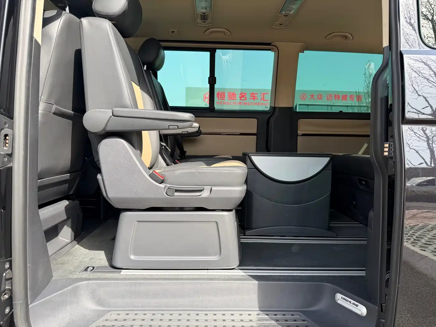 Volkswagen Multivan 2012 2.0TSI 4WD Premium фото 15