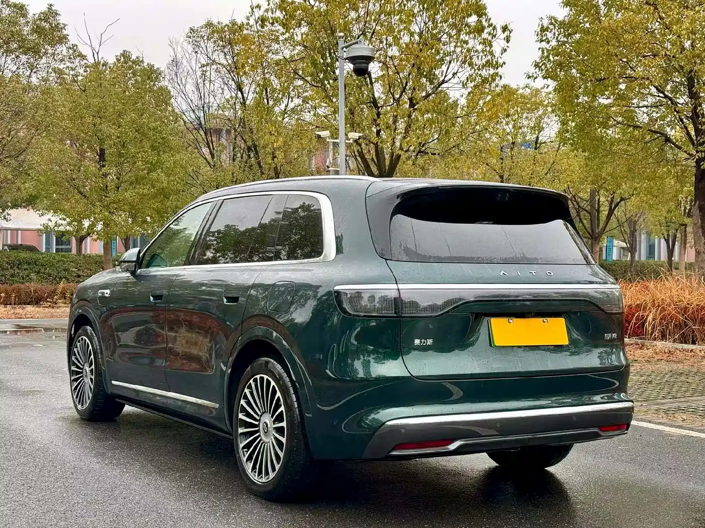 AITO Wenjie AITO M8 2025 Extended Range Ultra 53.4kWh 6-Seater фото 10