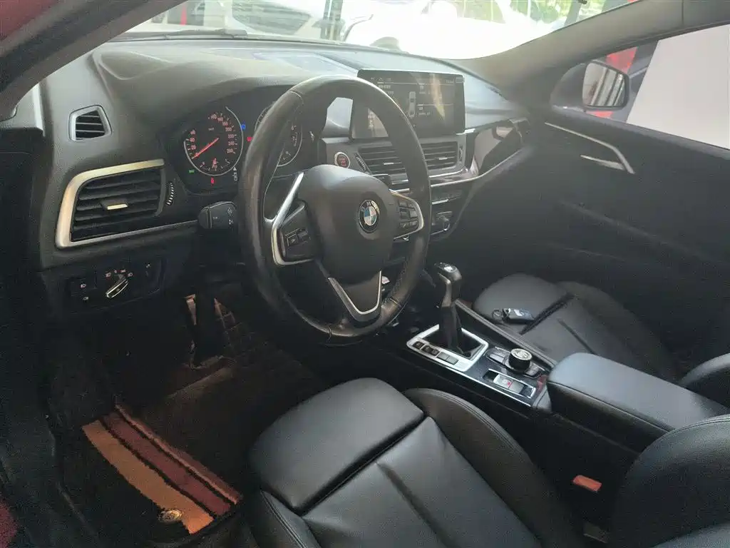 BMW 1 Series 2017 118i Sport фото 9