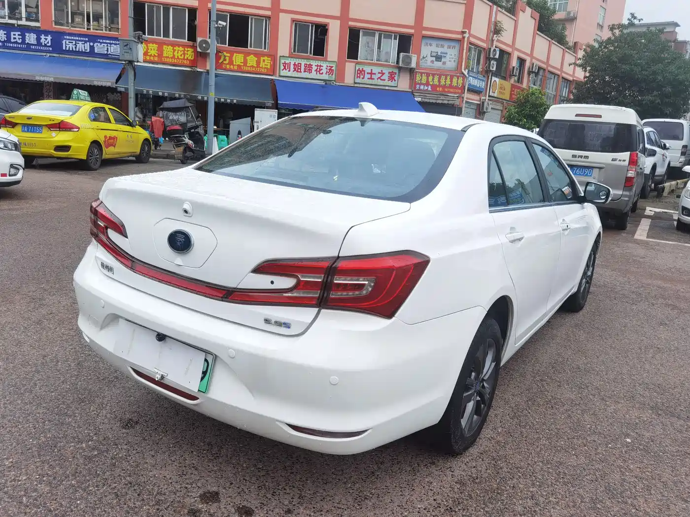 BYD Qin New Energy 2017 1.5T Premium Model фото 7