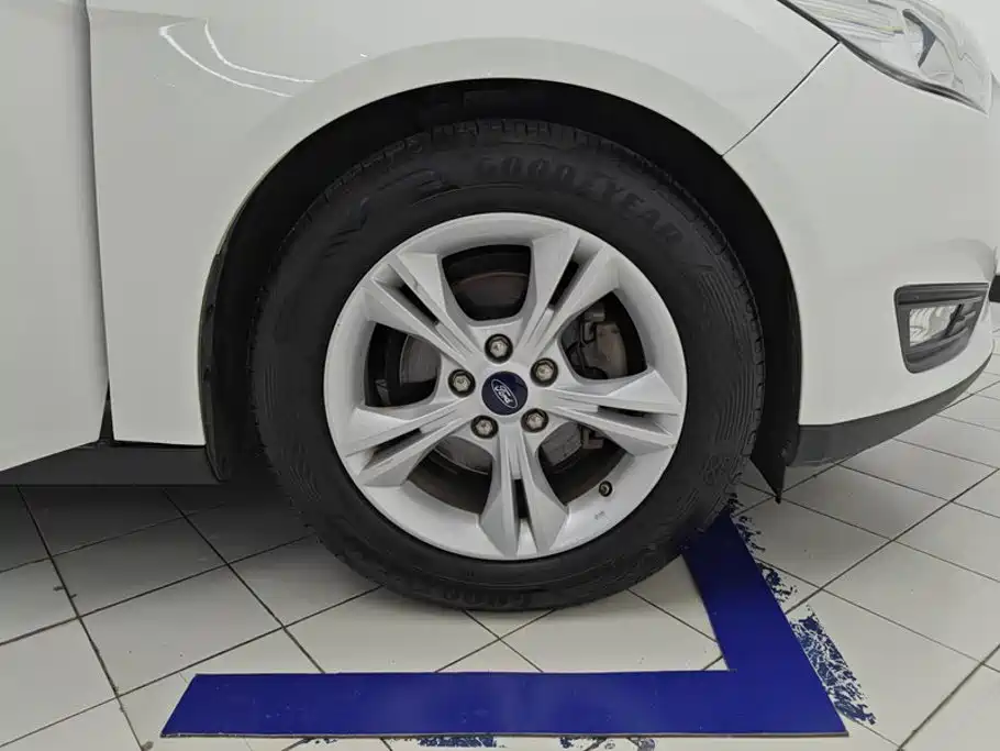 Фото 6 - Ford Focus