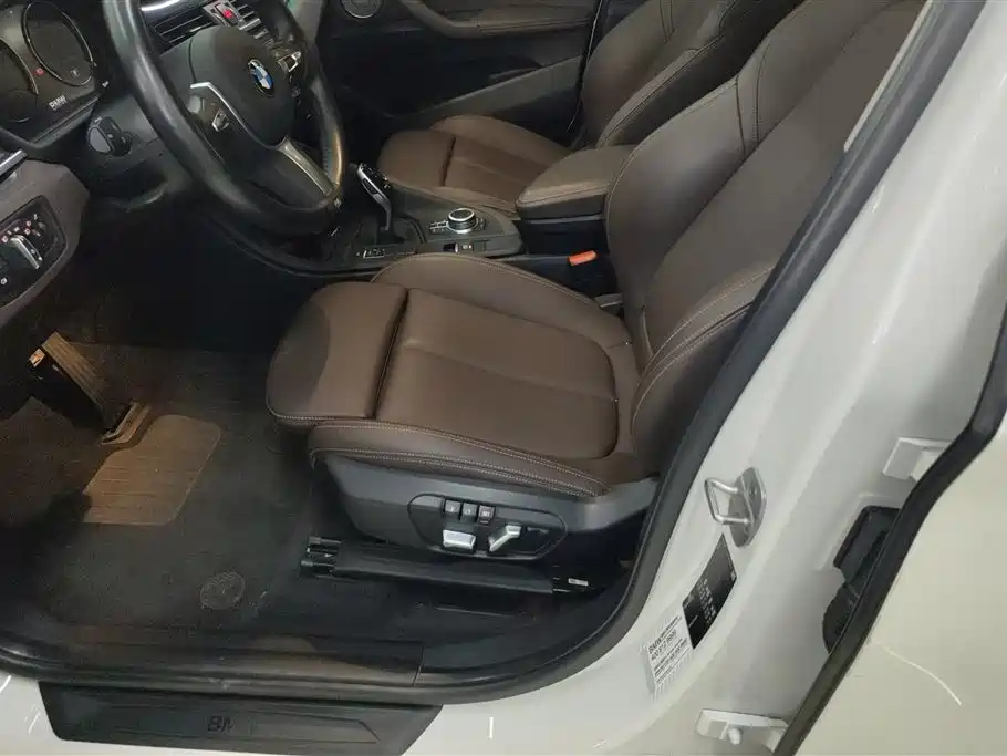 BMW X1 2021 sDrive25Li Leading фото 9