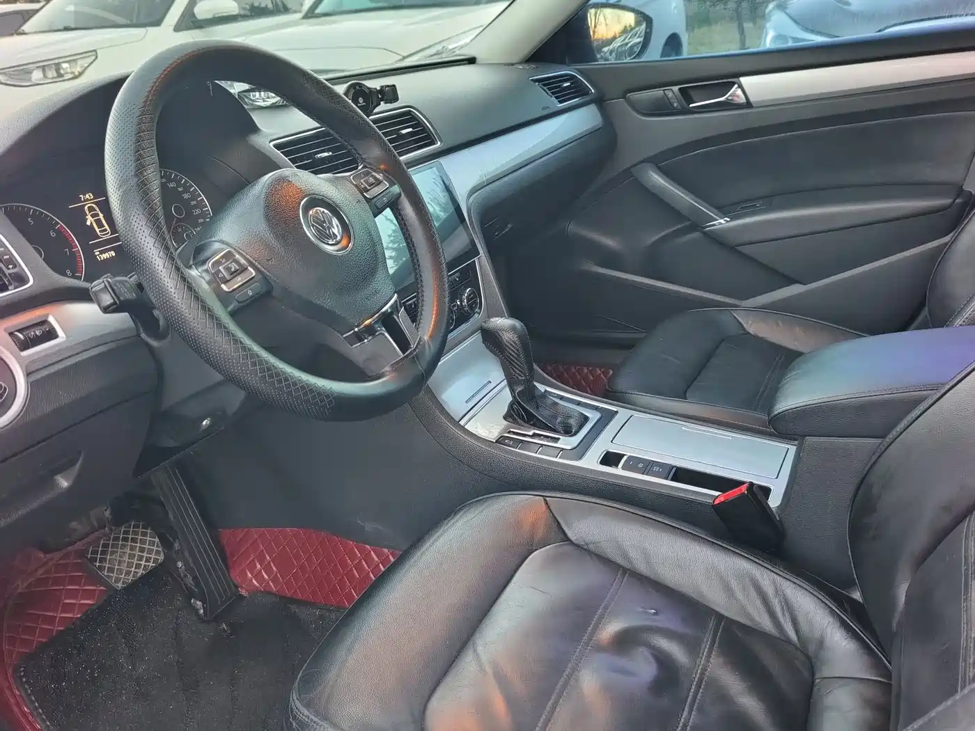 Volkswagen Passat 2015 1.8TSI DSG Honor Edition фото 4