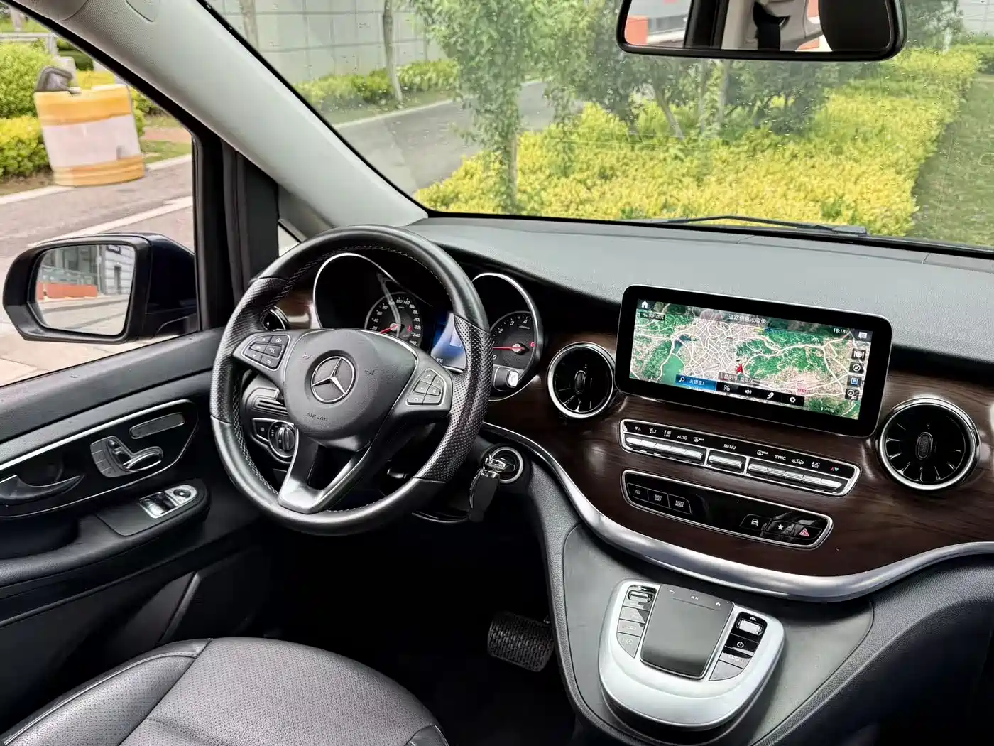 MERCEDES-BENZ V-CLASS