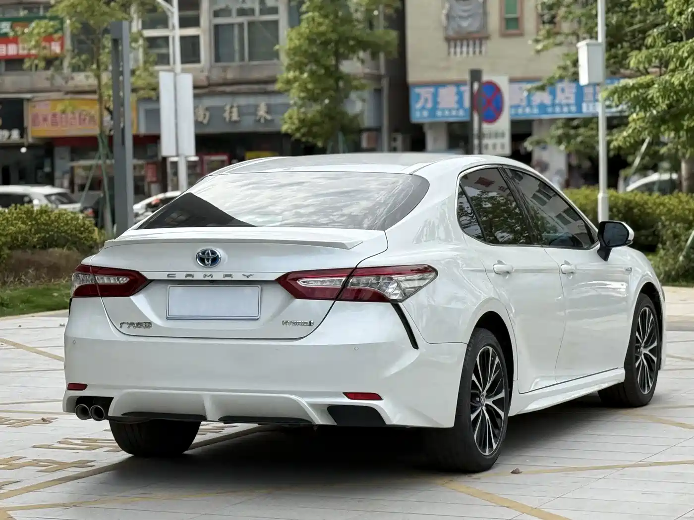 Фото 11 - Toyota Camry