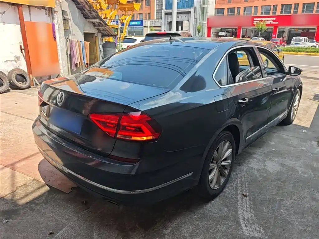 Volkswagen Passat 2017 330TSI DSG Prestige фото 7