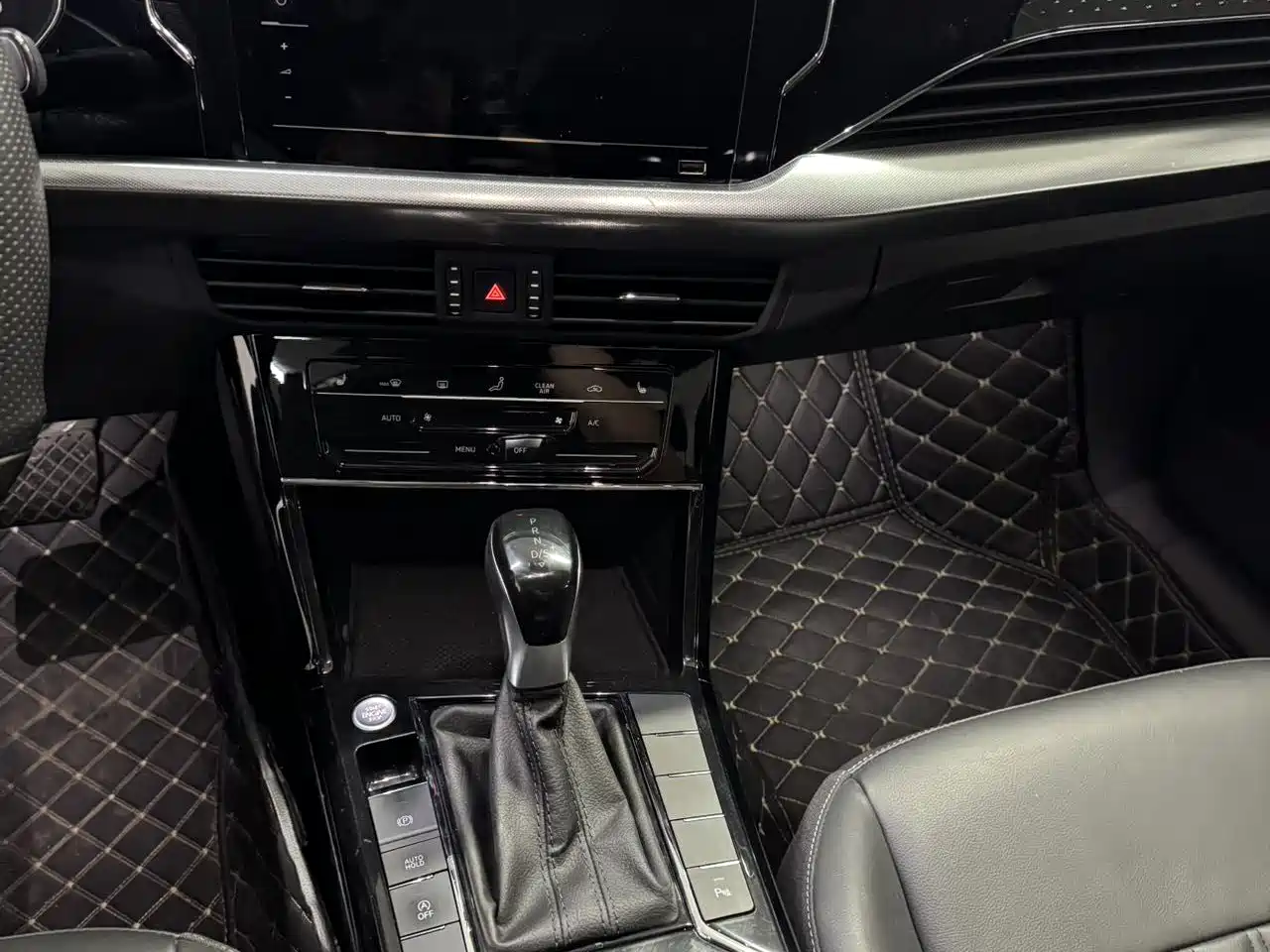 Volkswagen Passat 2022 280TSI Elite Edition фото 7