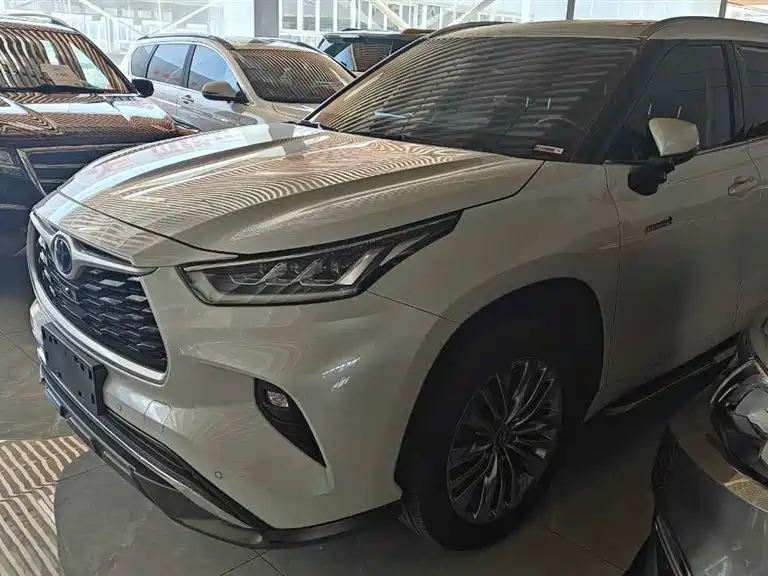 TOYOTA HIGHLANDER