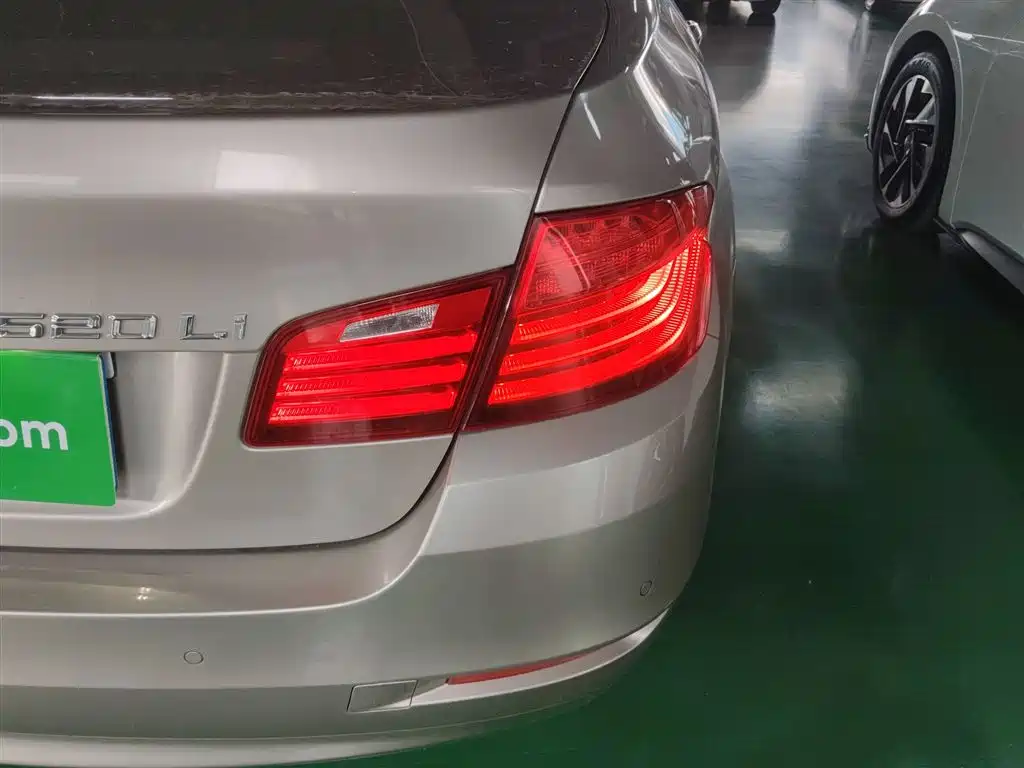 BMW 5 Series 2017 520Li Classic Edition фото 24