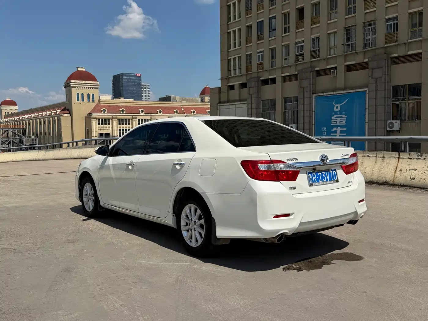 Фото 15 - Toyota Camry