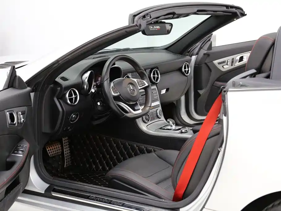 Mercedes-Benz SLC 2018 2018 SLC 260 Vermilion Special Edition