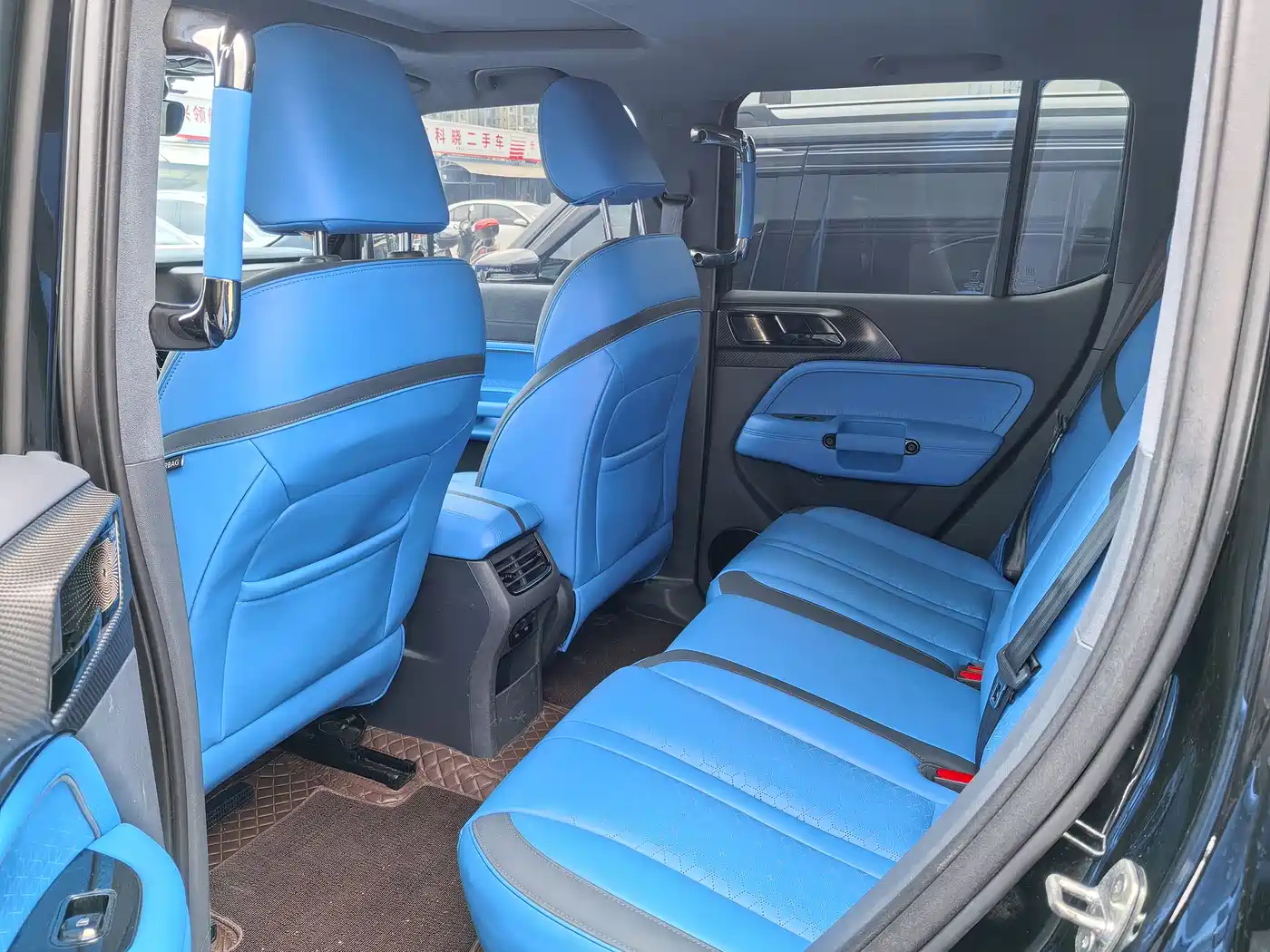 TANK CO CREATION TANK 300