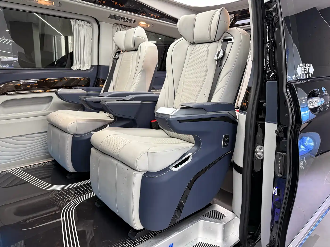 Mercedes-Benz Vito 2023 2.0T Business 7-Seater фото 7