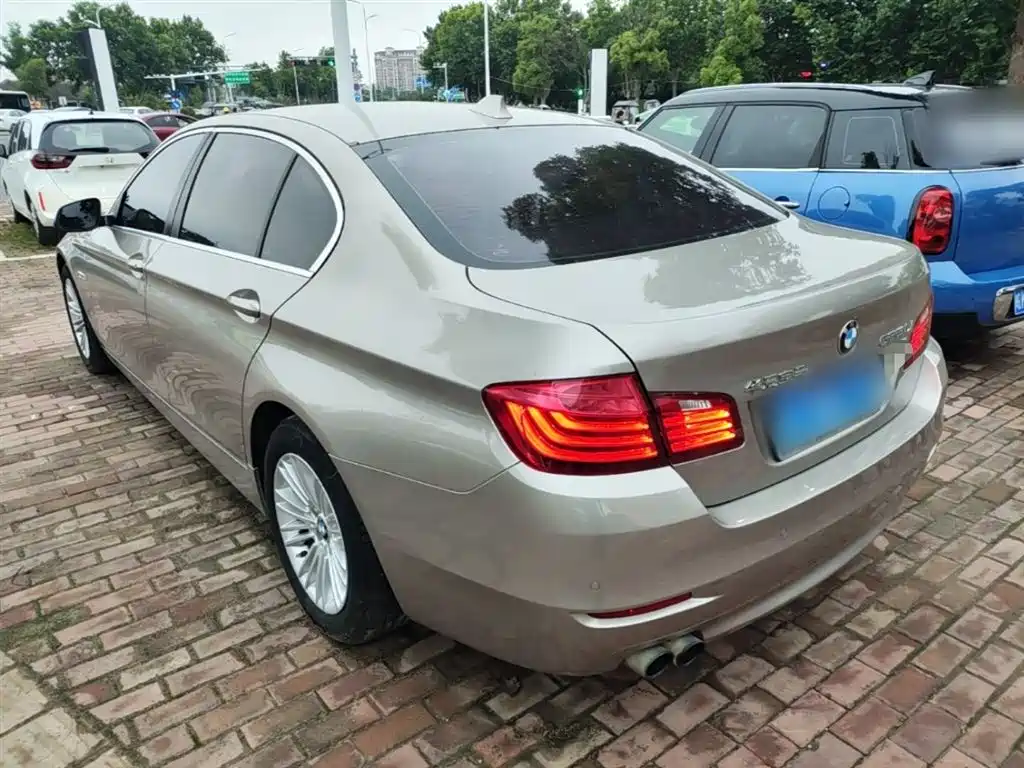 BMW 5 Series 2014 525Li Leading фото 5