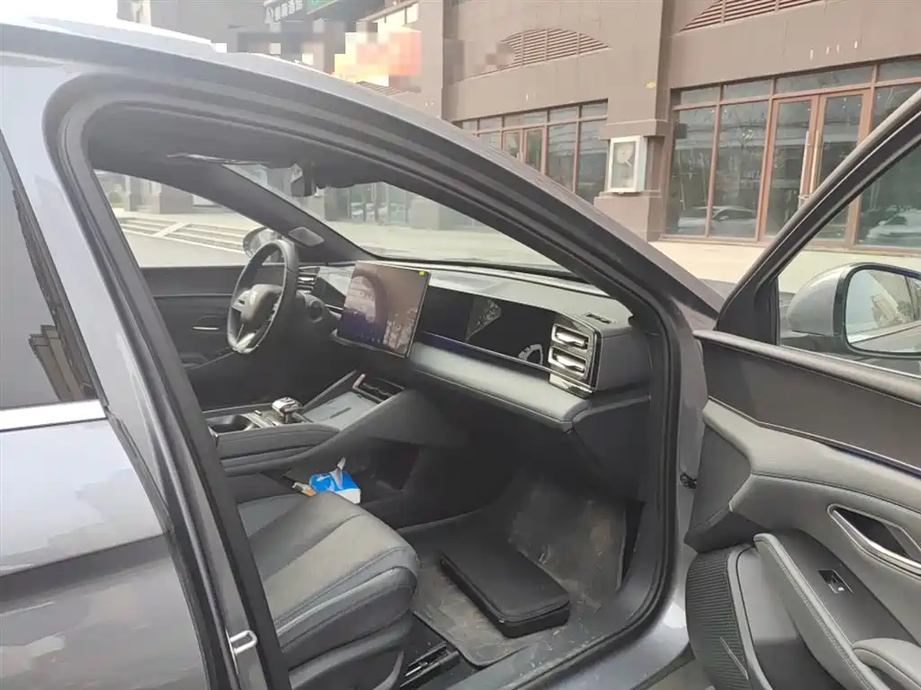 BYD Qin L 2024 DM-i 120KM Excellence Model фото 20