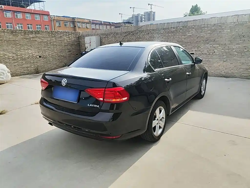Volkswagen Lavida 2017 1.6L Manual Trend Edition фото 7
