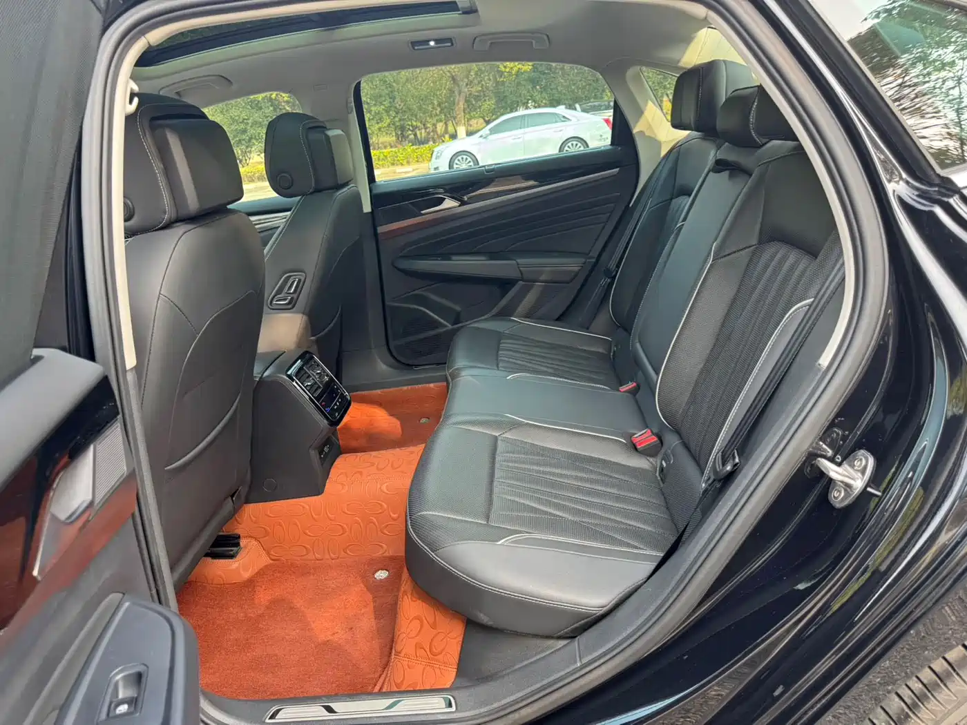 Volkswagen Passat 2023 Facelift 330TSI Luxury Edition фото 18