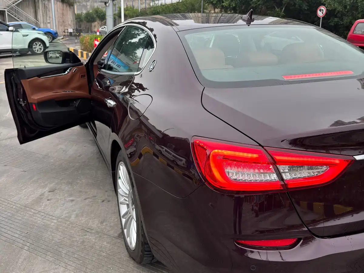 Photo 17 - Maserati Quattroporte