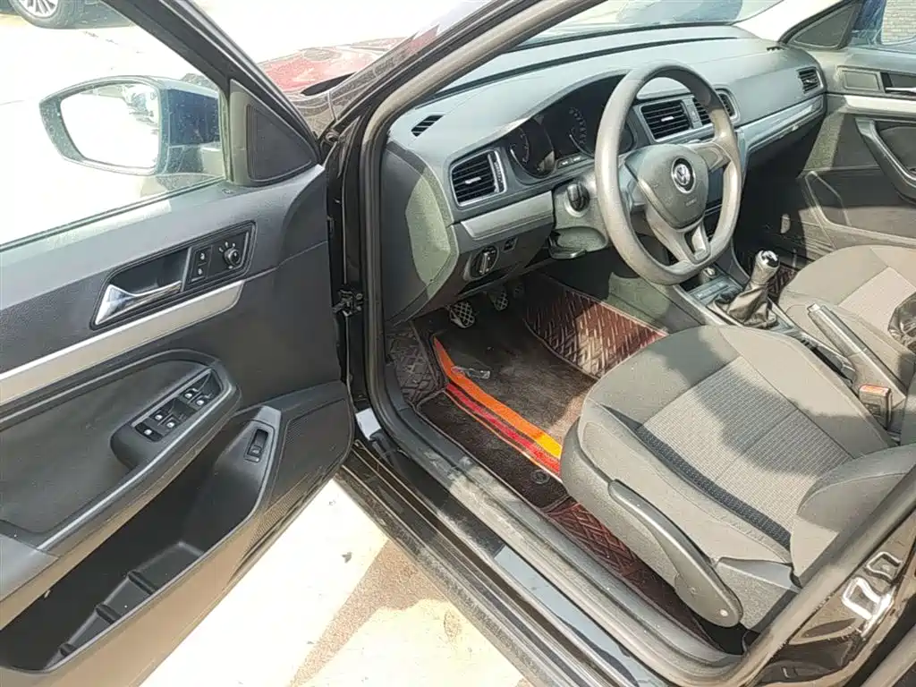 Volkswagen Lavida 2017 1.6L Manual Trend Edition фото 16