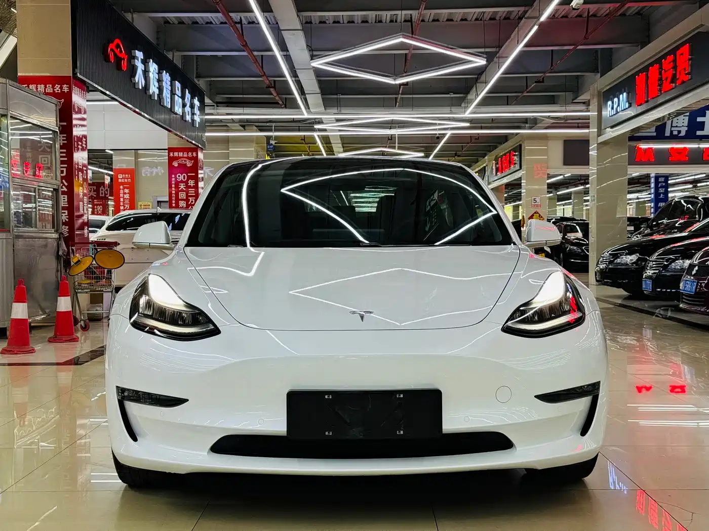 TESLA MODEL 3