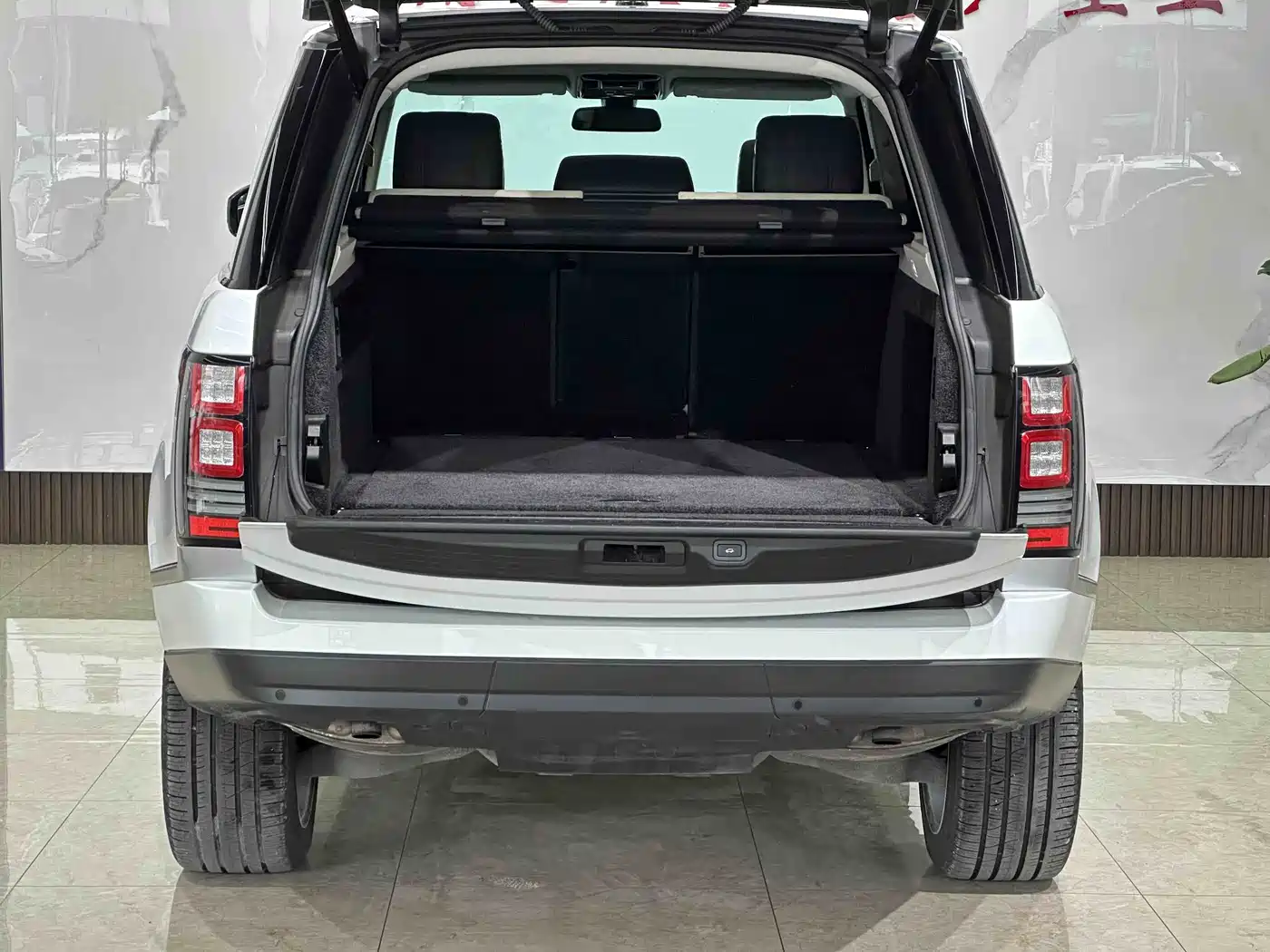Land Rover Range Rover 2014 3.0 SC V6 Vogue SE Genesis Extended Edition фото 7