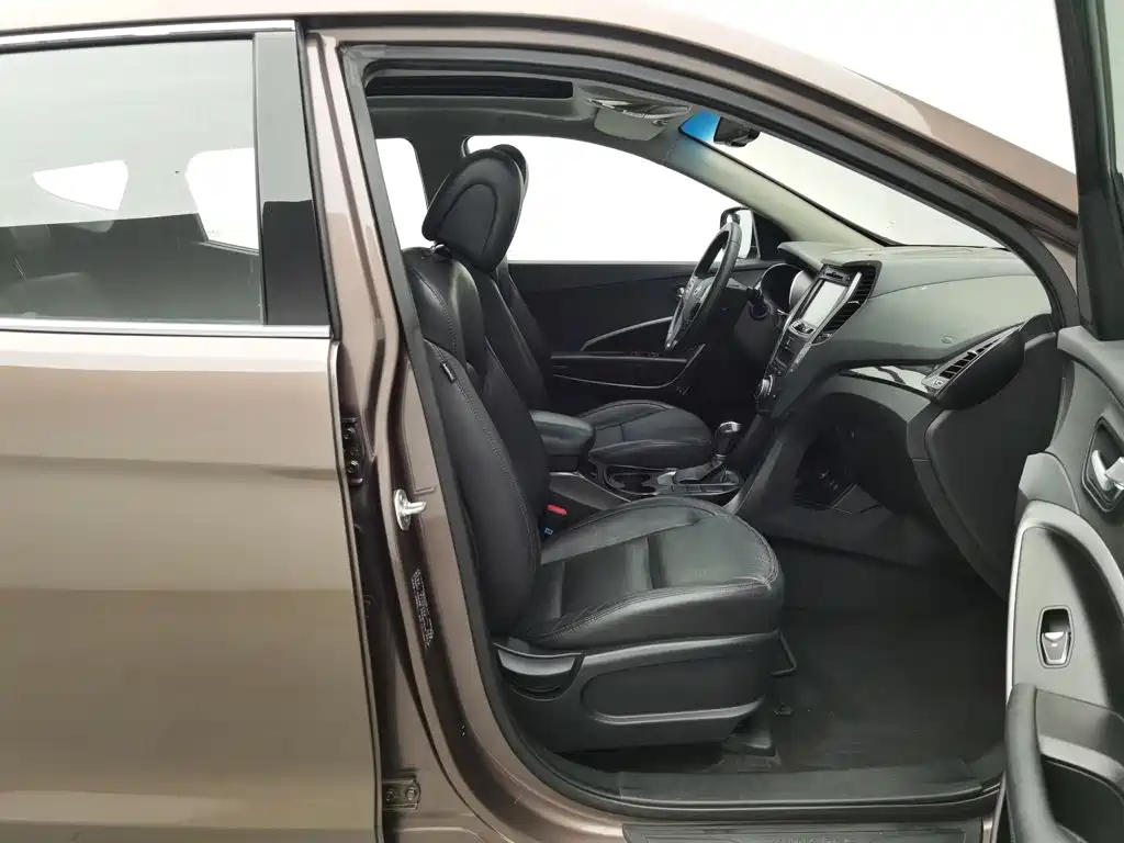 Hyundai Santa Fe 2014 2013 Model 2.4L Automatic 2WD Smart