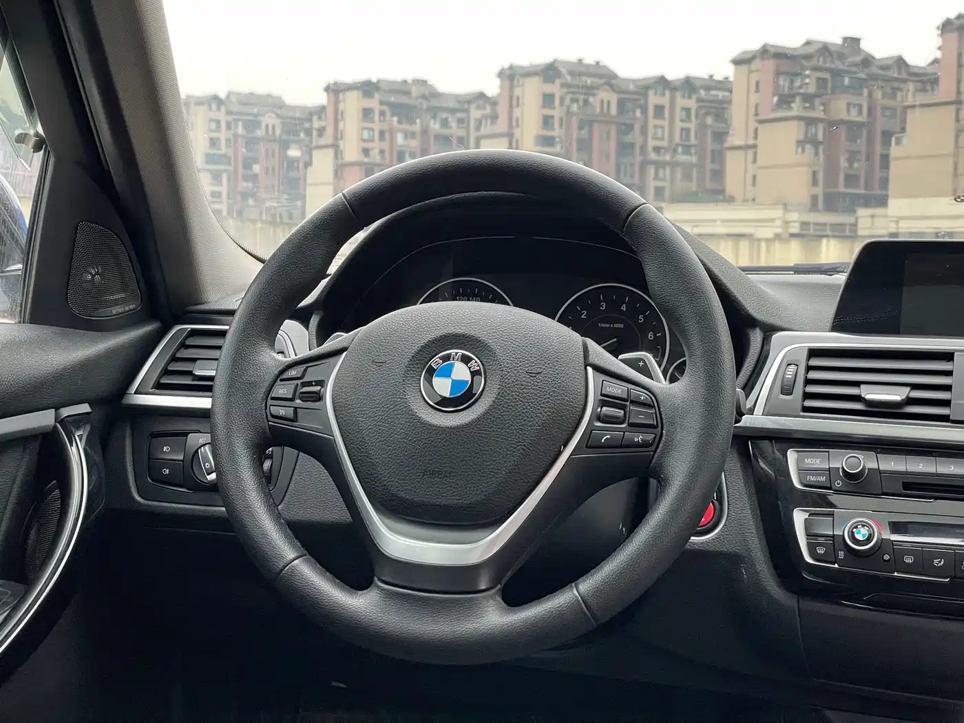 BMW 3 Series 2017 320Li M Sport фото 18