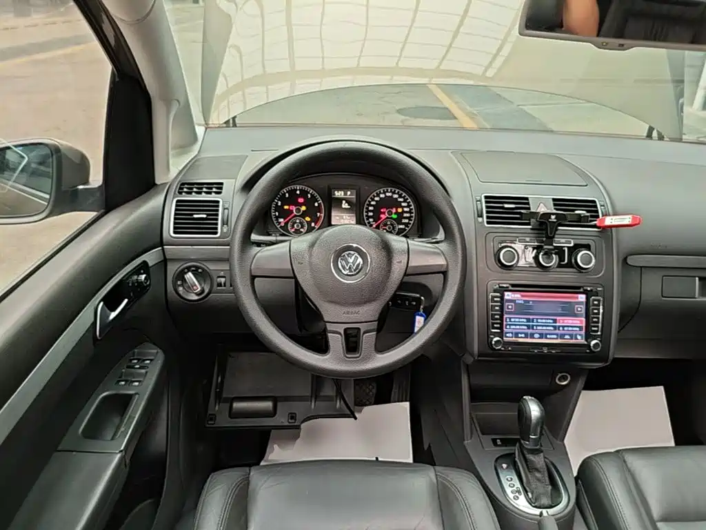 Photo 11 - Volkswagen Touran