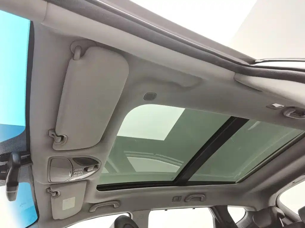 Hyundai Santa Fe 2014 2013 Model 2.4L Automatic 2WD Smart