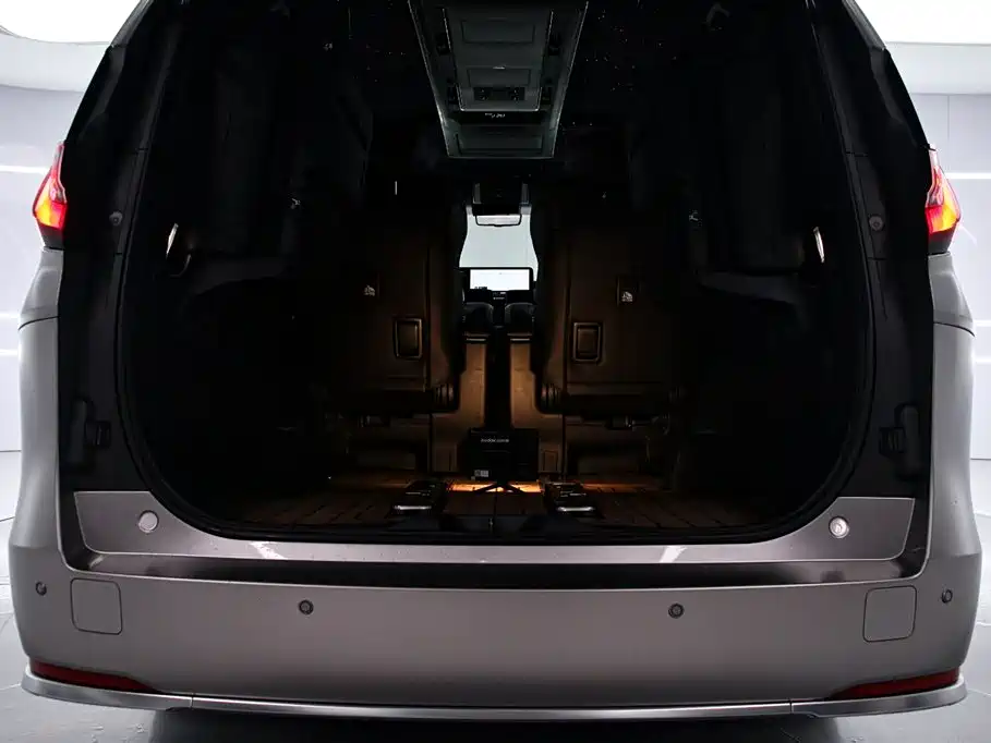 Lexus LM 2023 500h 6-Seater Prestige Edition фото 15