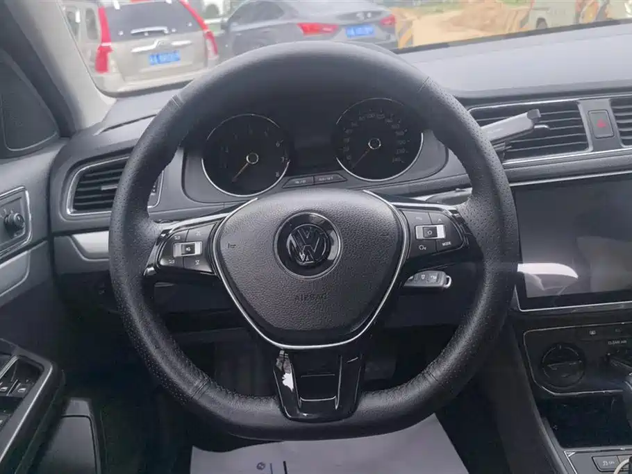 Volkswagen Lavida Tour 2015 230TSI DSG Comfort Edition фото 15