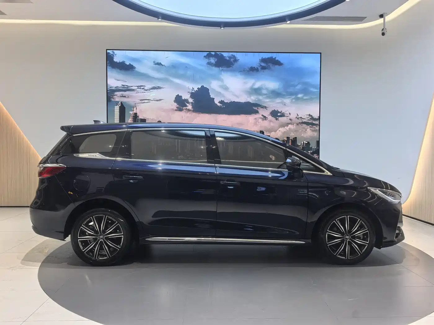 BYD Song MAX New Energy 2019 DM 1.5T Smart Connect Advance 7-seater China VI фото 5