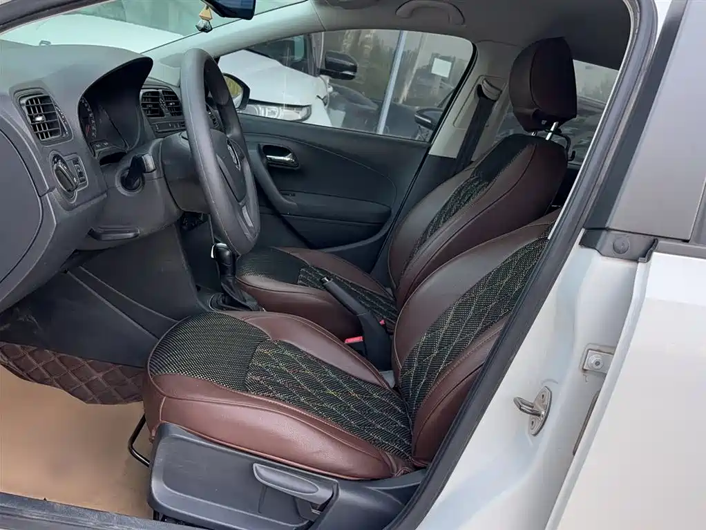 Volkswagen Polo 2018 1.5L Auto Safe Drive фото 17