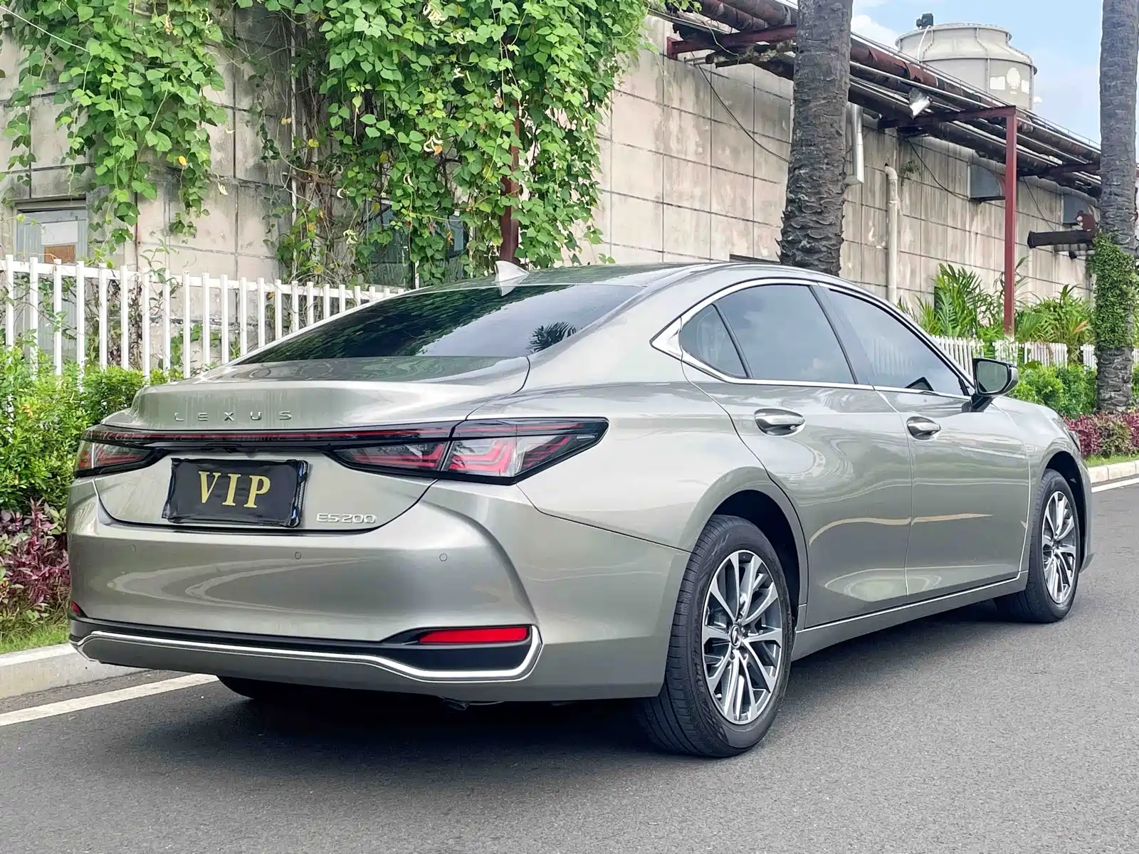Фото 7 - Lexus ES