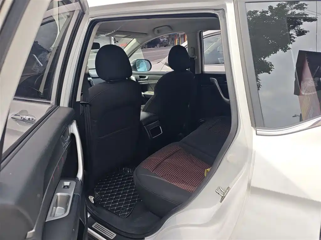 Haval M6 2017 1.5T Automatic 2WD Urban фото 14