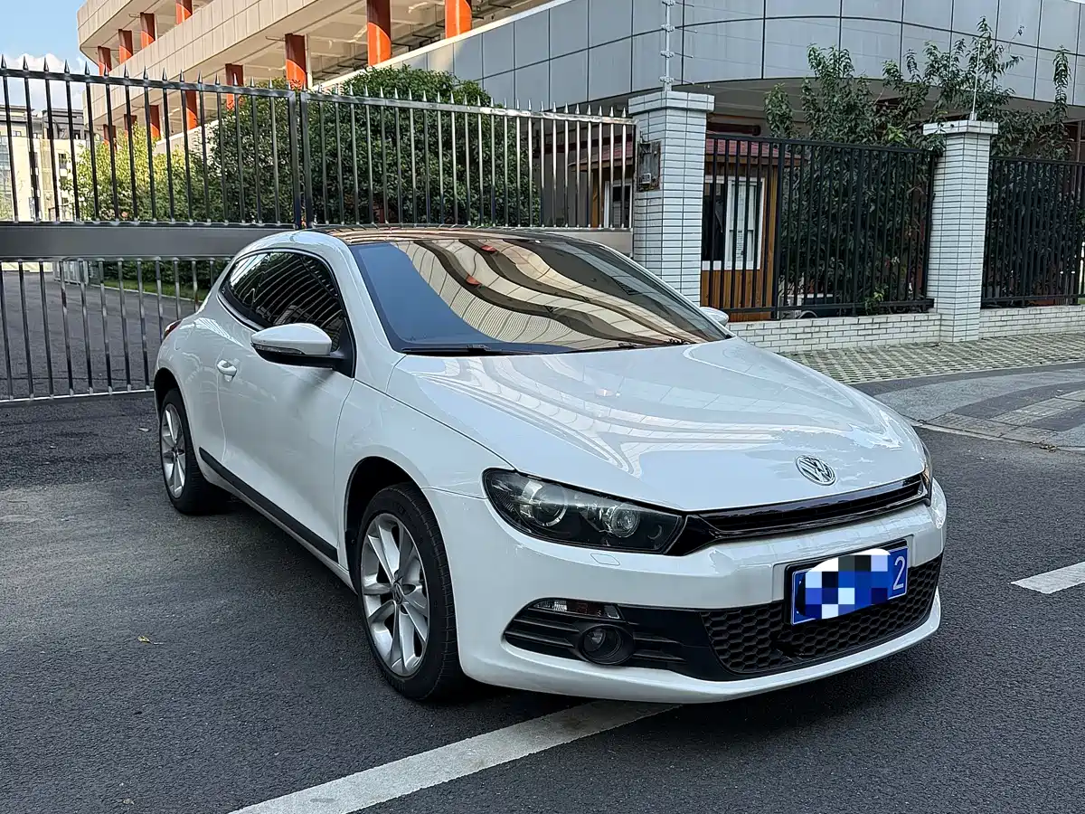 Volkswagen Scirocco 2011 2.0TSI Luxury фото 3