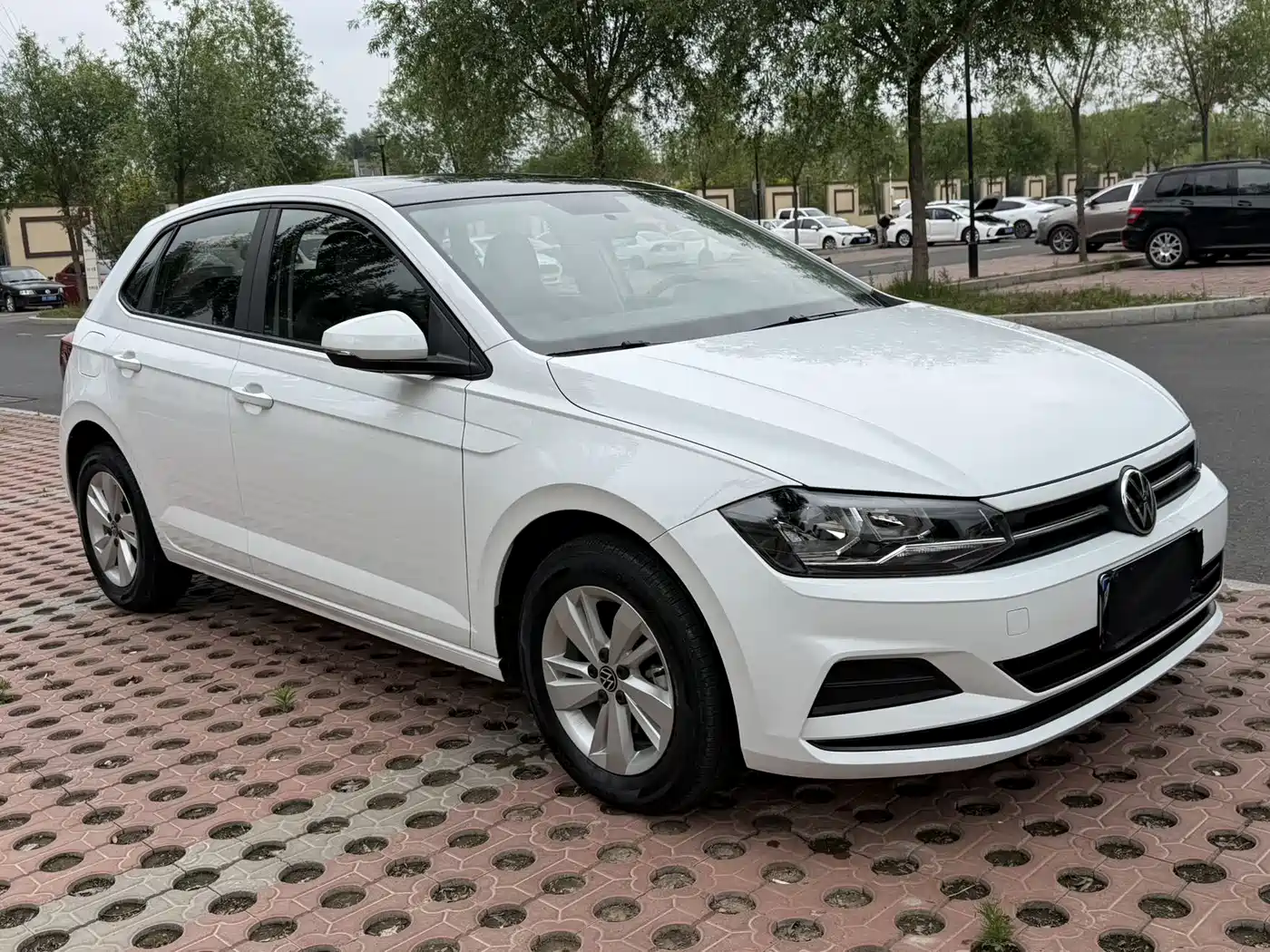 VOLKSWAGEN POLO